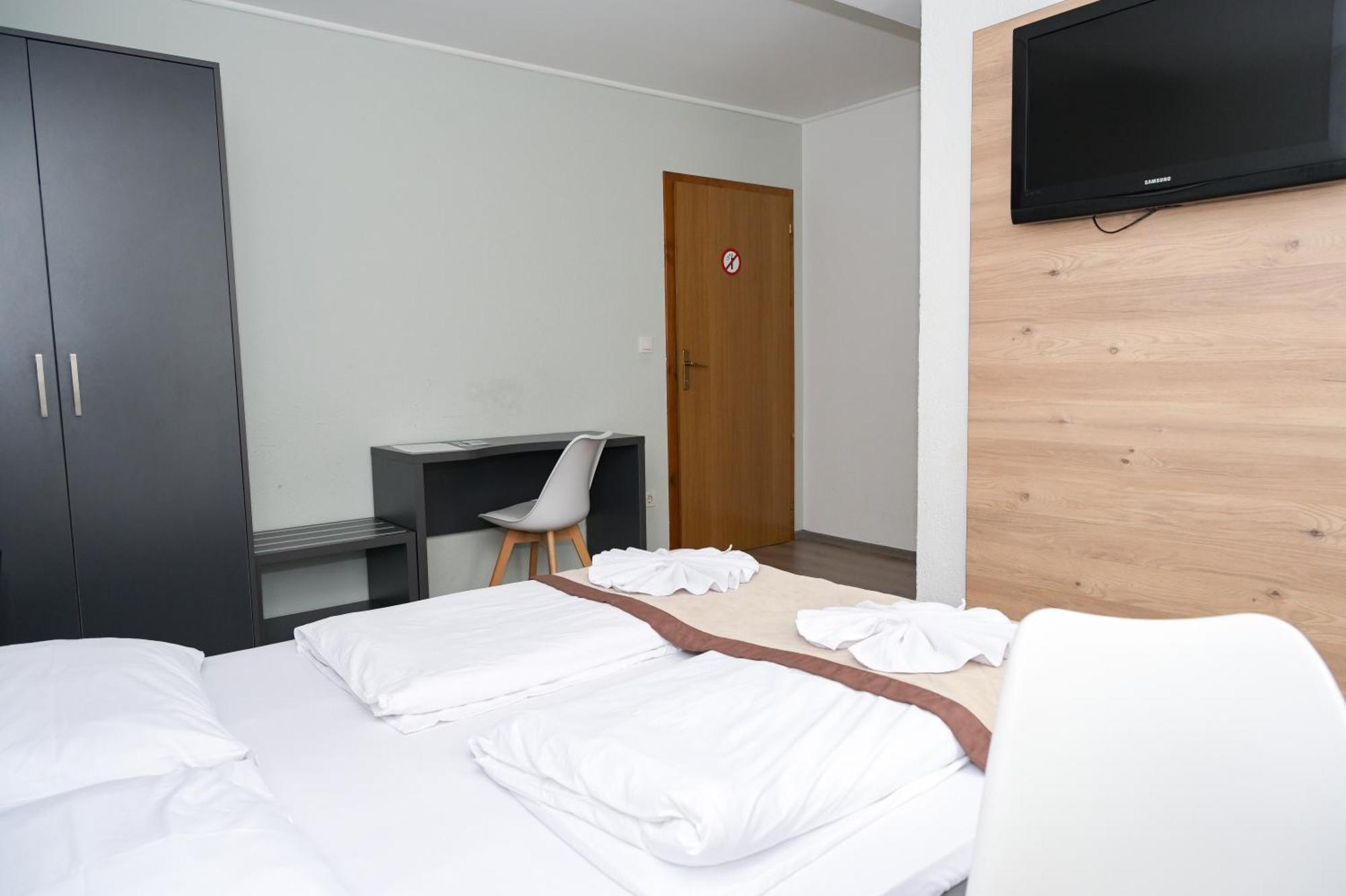 Motel Plaza Jajce Bagian luar foto